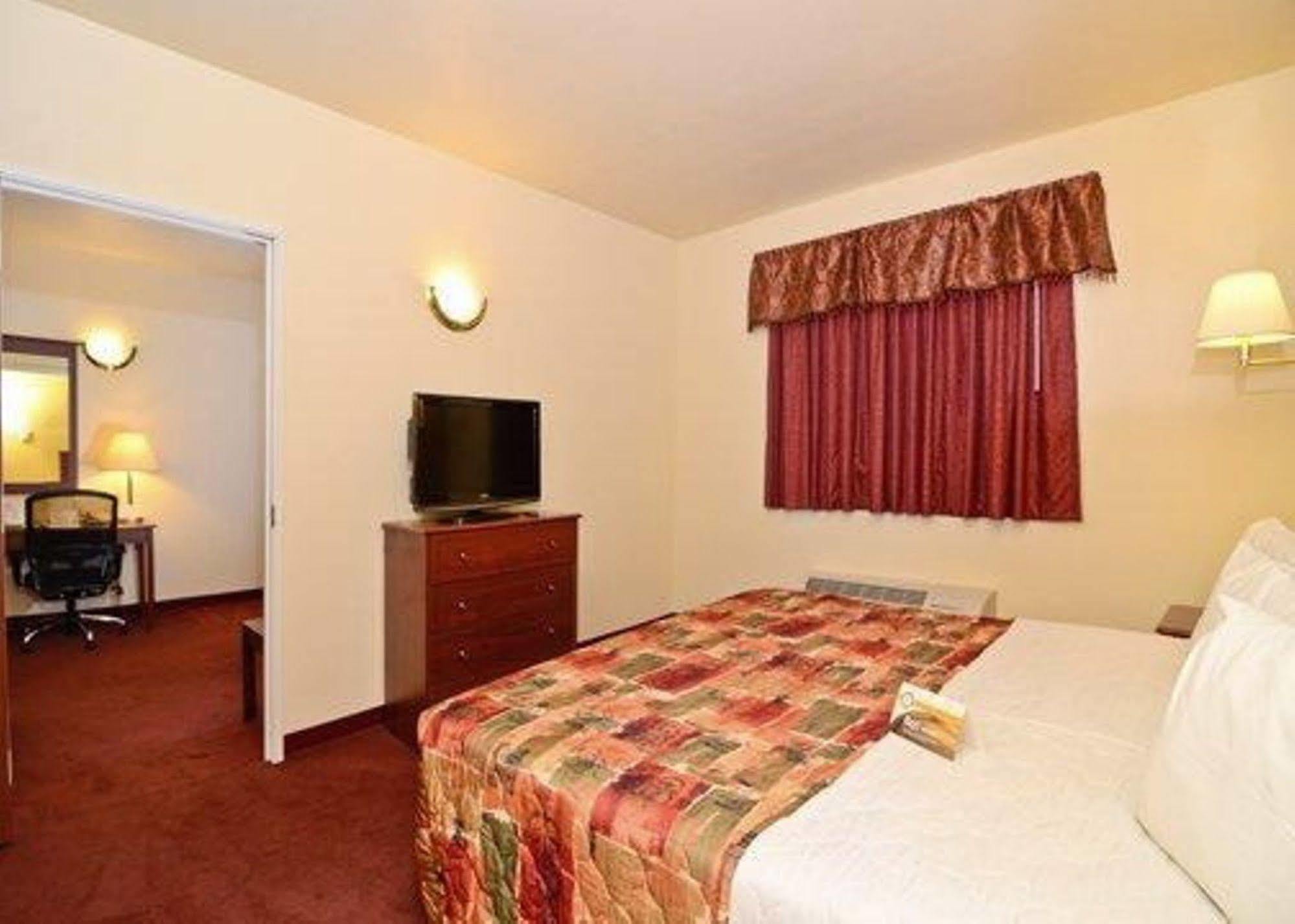 Quality Inn & Suites パーク・シティー エクステリア 写真